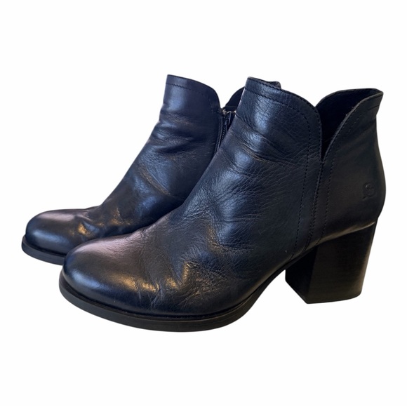 Born Shoes - Born Women's Black Leather Ankle Booties Zip up size 9